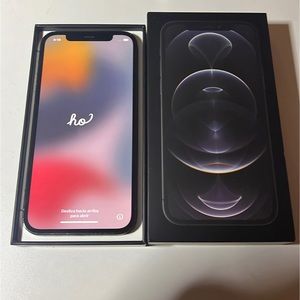 Apple iPhone 12 Pro with Megsafe case